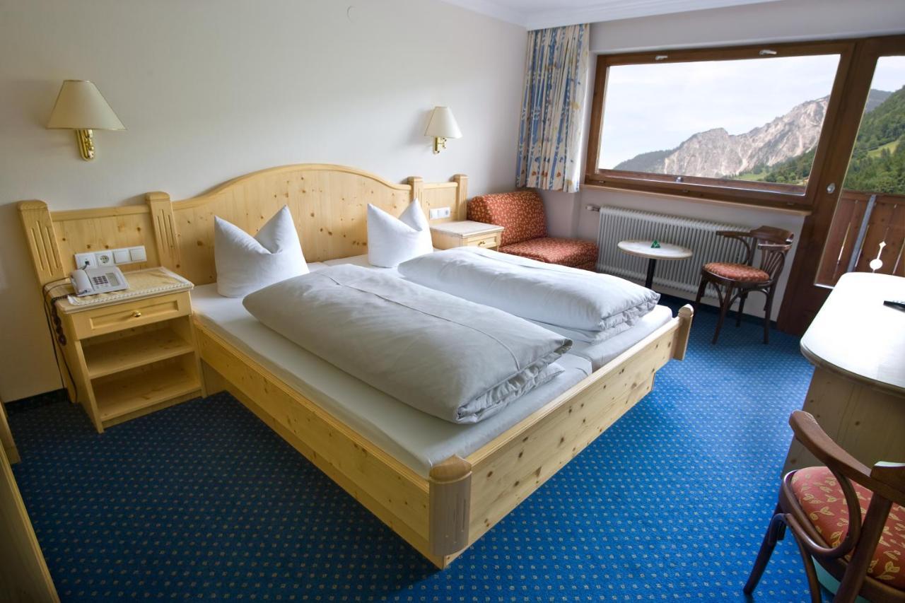 Hotel Brunella Vandans Bagian luar foto