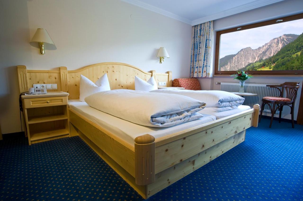 Hotel Brunella Vandans Bagian luar foto