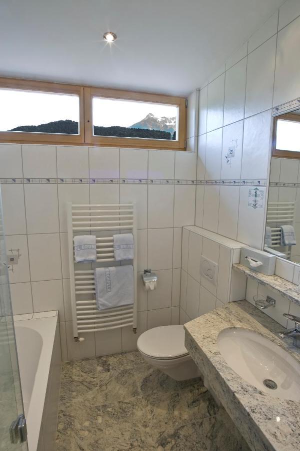 Hotel Brunella Vandans Bagian luar foto