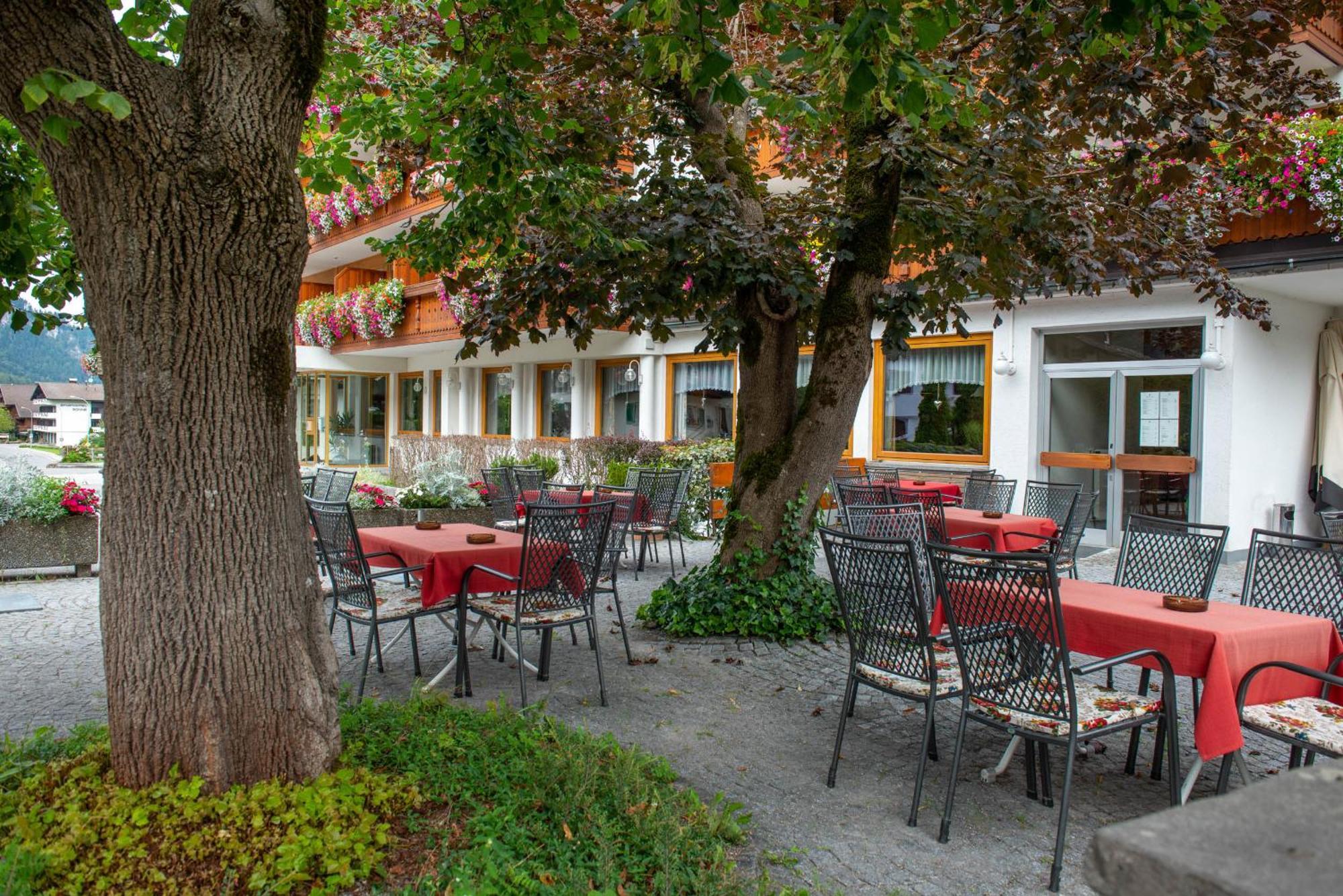 Hotel Brunella Vandans Bagian luar foto